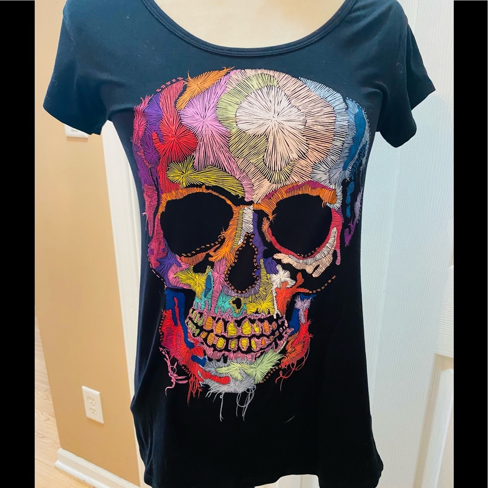 Colorful skull tee